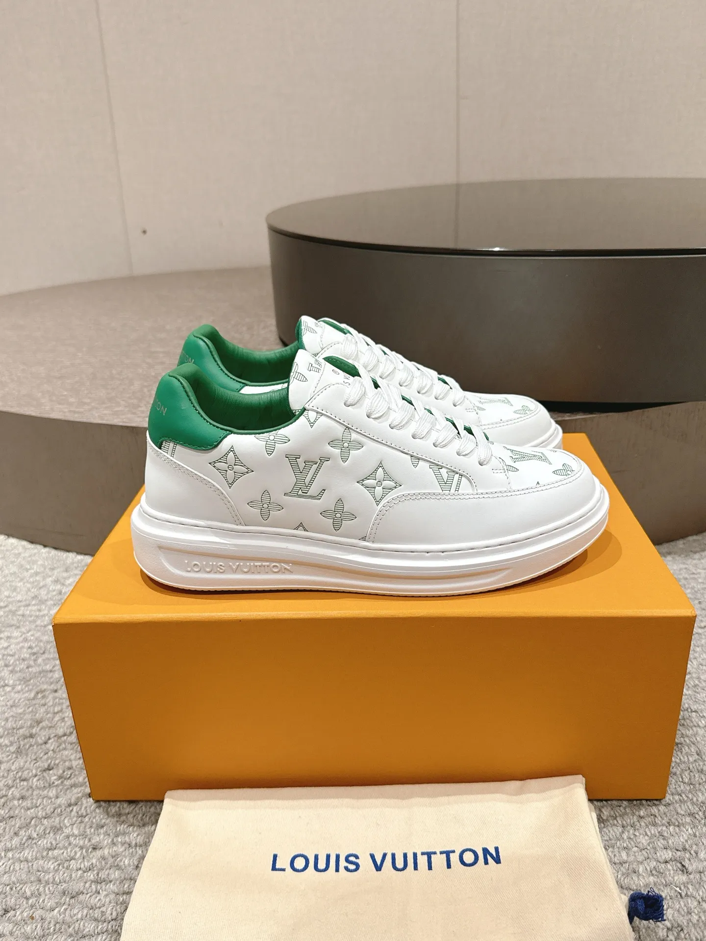 👟👟Ex-factory price 680👟👟 Women's shoes, women's clothing, LV25 new style, white shoes, best-selling models in the counter window, very three-dimensional and beautiful! Personalized printing, three-dimensional printed cowhide fabric...cowhide feet...original 4cm thick sole...Logo hot stamping, matching packaging, code number: 37-44 (45 customized, non-refundable)